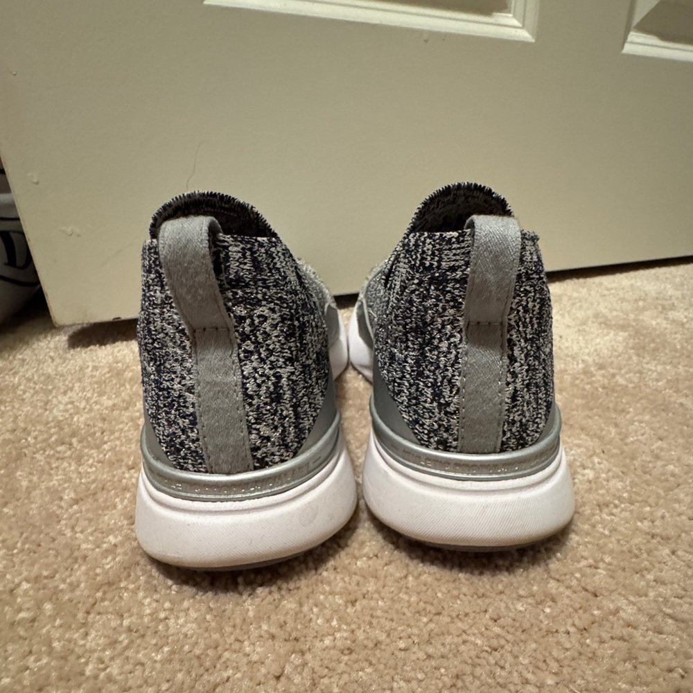 APL Women's TechLoom Bliss Heather Grey/ White / Black Athletic Propulsion Labs - Picture 4 of 8